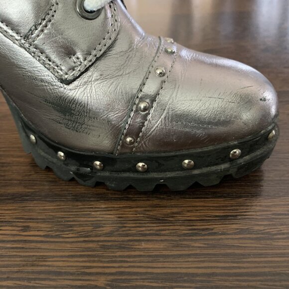 Size US 8.5 Silver Aldo Boots with White Laces - Picture 7 of 8